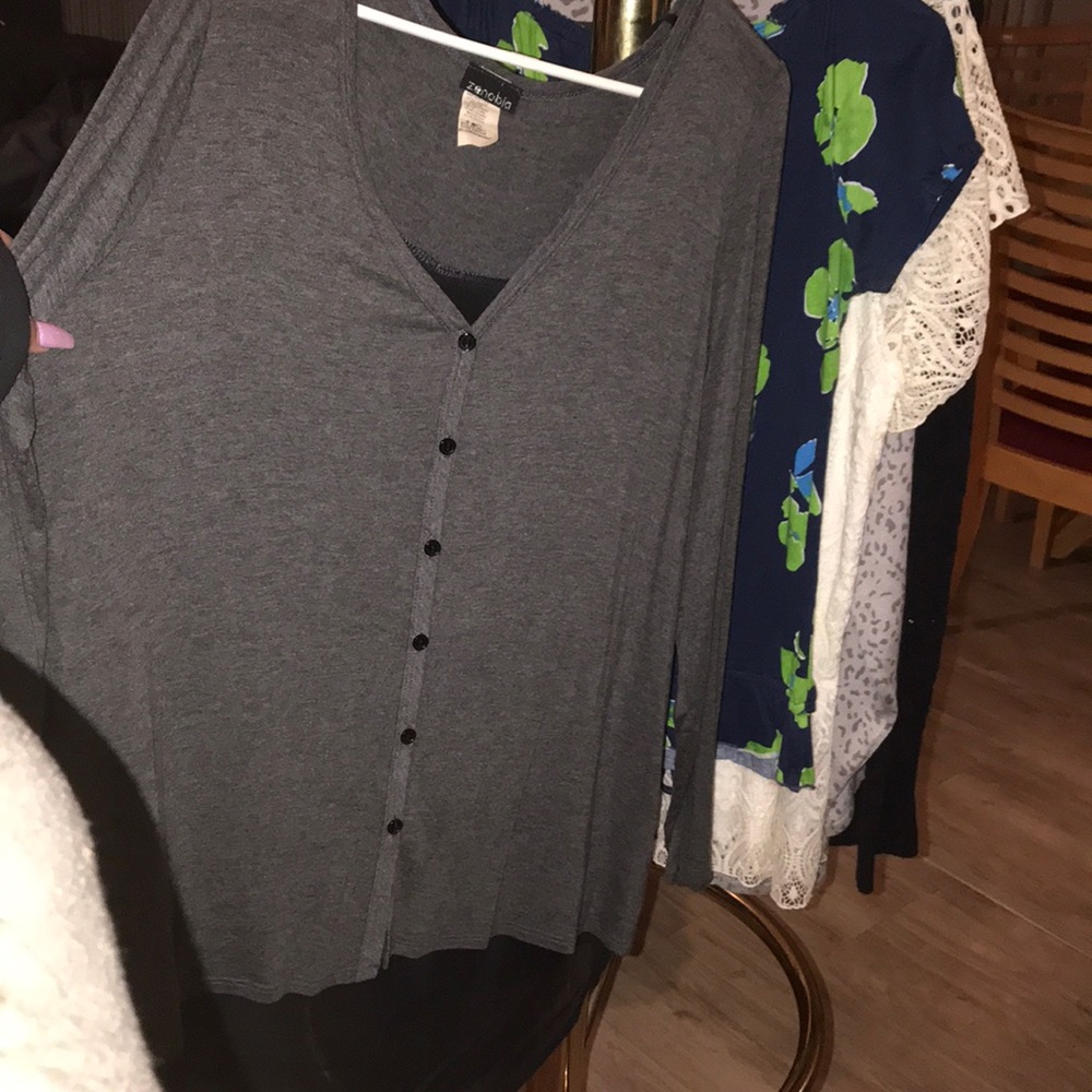 Adorable top, button down - Picture 3 of 3